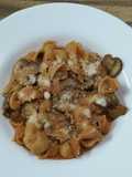 Pasta caracol con champiñones y queso parmesano