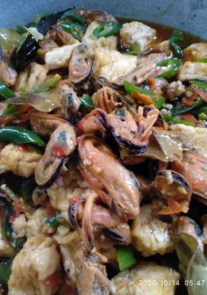Foto resep Tumis kerang tahu pedas