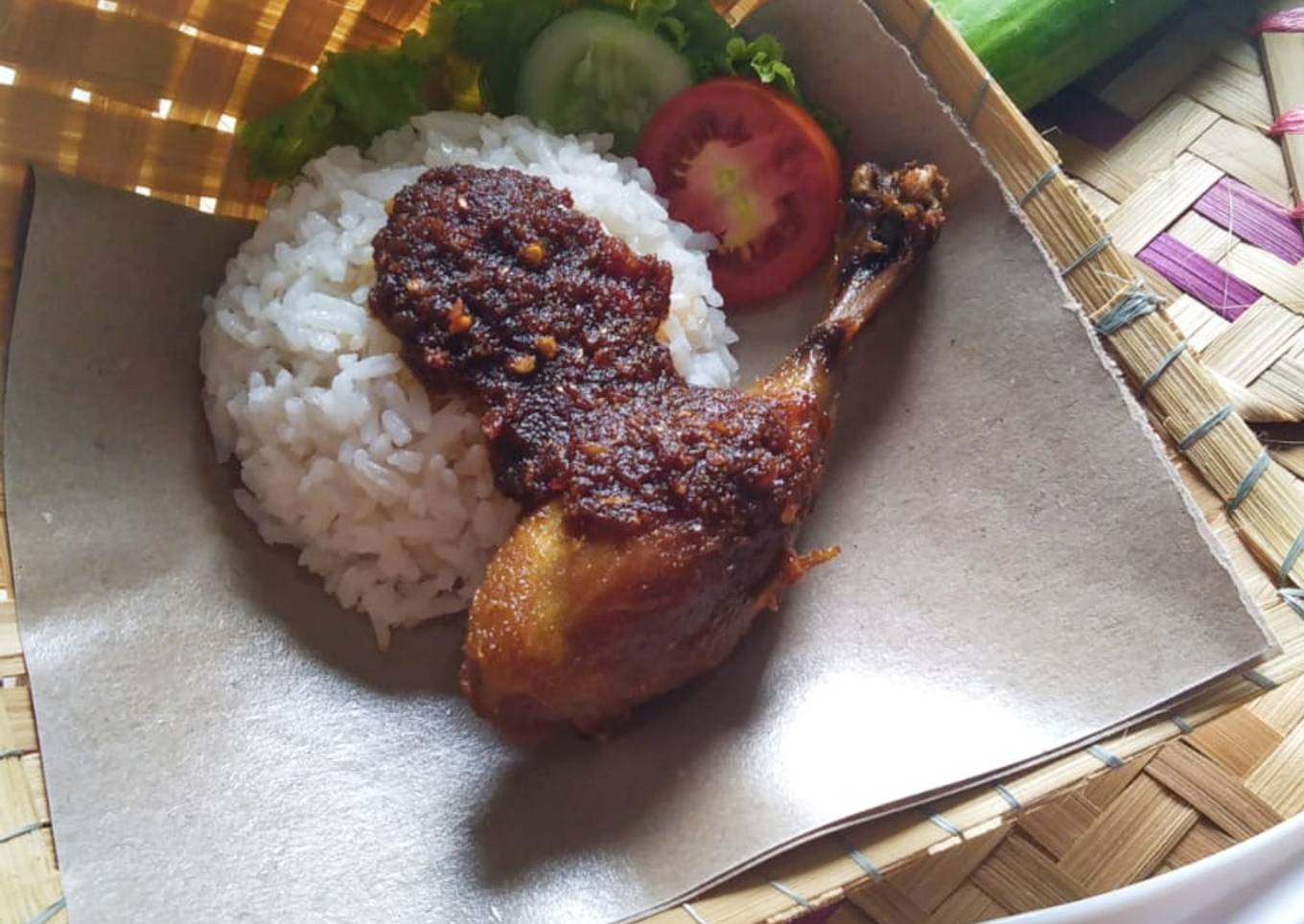 Bebek goreng sambel ireng khas Madura🦆