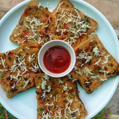 A picture of Eggless french toast semolina toast.