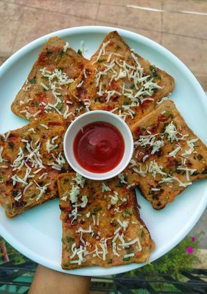 A picture of Eggless french toast semolina toast.