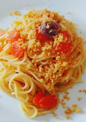Foto di Spaghetti con acciughe, pomodorini