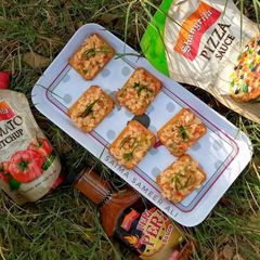 A picture of Peri peri pizzeria biscuit sandwich.