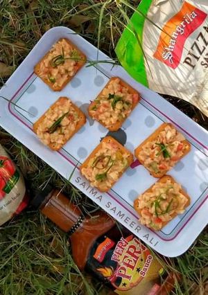 A picture of Peri peri pizzeria biscuit sandwich.