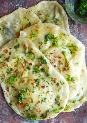 A picture of Herbed garlic butter naan.