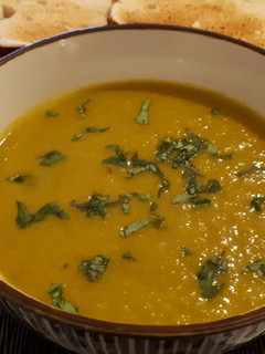 Una foto de Crema de zanahoria y cilantro