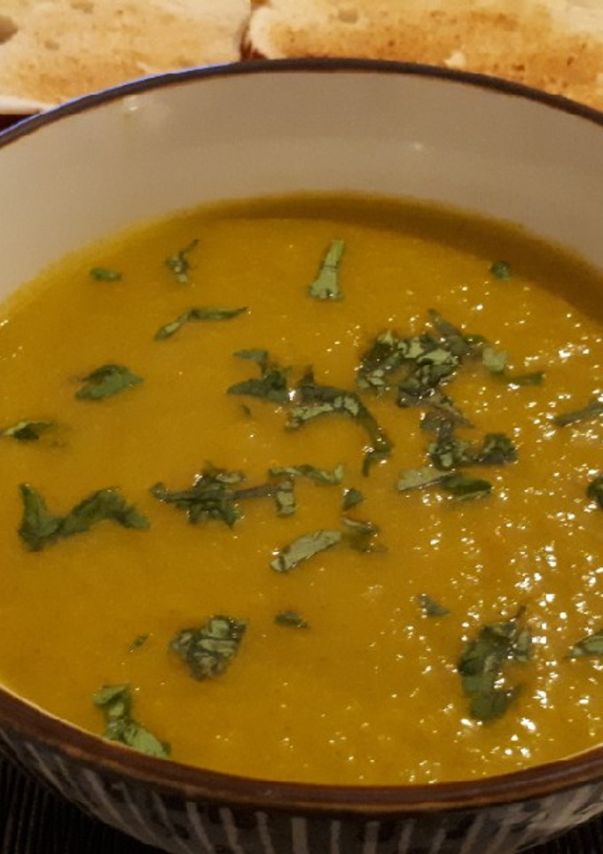 Una foto de Crema de zanahoria y cilantro
