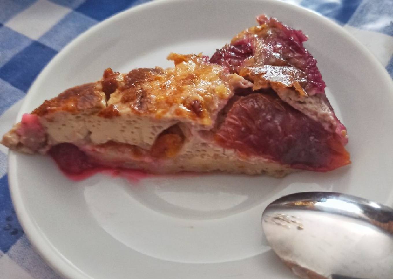Clafouti de ciruelas, sin azúcares añadidos