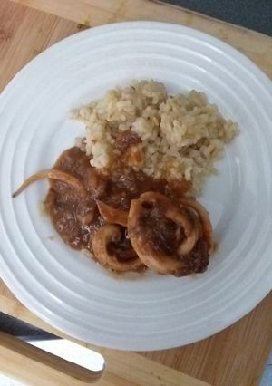 Una foto de 🦑Calamares en salsa americana🇺🇸