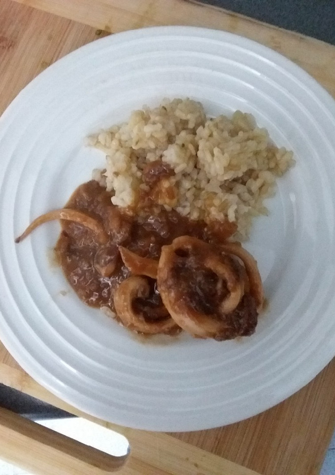 Una foto de 🦑Calamares en salsa americana🇺🇸