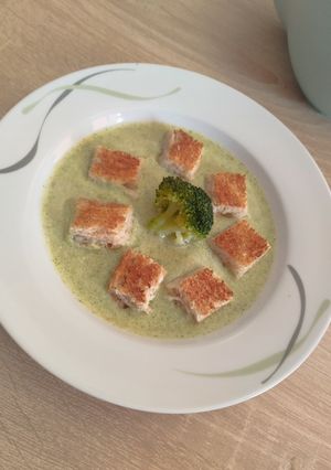 Brokkoli krémleves recept fotója