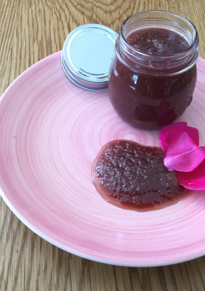 Una foto de Mermelada de pétalos de rosa