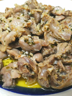 Una foto de Mollejas de pollo al ajillo