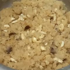 A picture of Diet suji halwa, with dates 🧆.