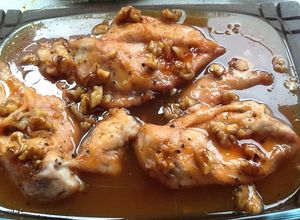 Una foto de Apricot chiquen  (pollo con albaricoques, chabacanos)