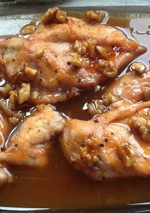 Una foto de Apricot chiquen  (pollo con albaricoques, chabacanos)