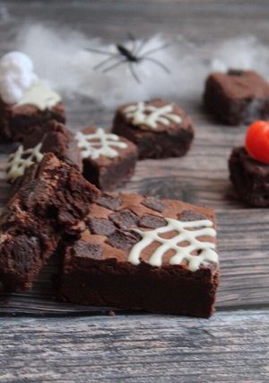 A picture of SPOOKtacular easiest brownie #halloween.