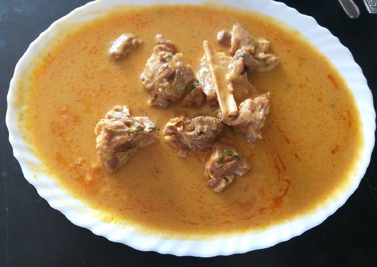 Fresh Mutton besan curd curry