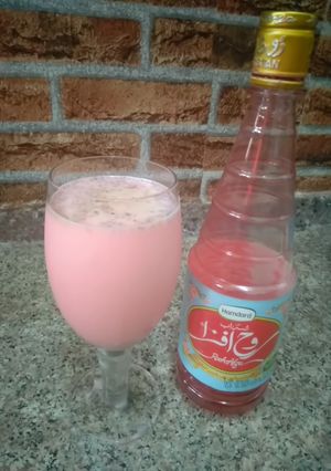 A picture of Roohafza gulabi  sharbat.