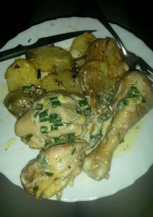 Una foto de Pollo al verdeo con papas a la crema