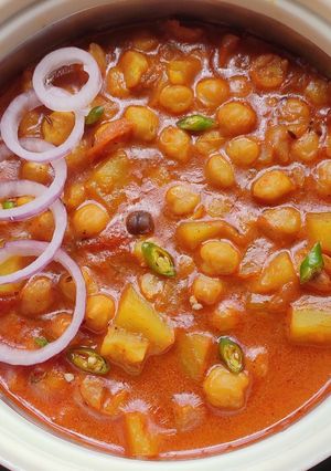কাবলি ছোলার ঘুগনি(kabli cholar ghugni recipe in bengali) রেসিপির প্রধান ছবি