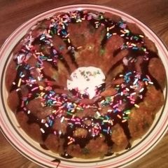 A picture of Yummy 😋 confetti cake.