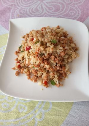 Una foto de Salteado de falso cuscús y carne