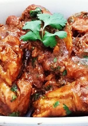 Foto de Coxas e Sobre Coxas na técnica Pinga e Frita com Molho de Tomates e Leite de Coco