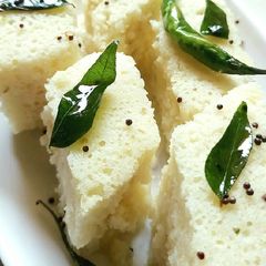 A picture of Khatta Dhokla.