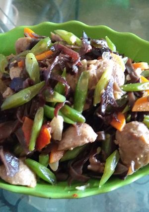 Foto resep Sayur Jamur kuping, bakso, wortel, dan buncis