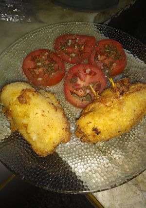 Una foto de Rolls de pollo, con panceta y queso