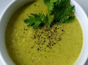 Una foto de Sopa de apio