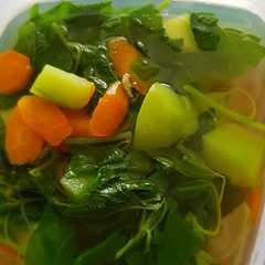 A picture of Sayur bayem simple.
