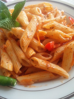 पिंक पास्ता (Pink Pasta Recipe in Hindi) रेसिपी मुख्य फोटो