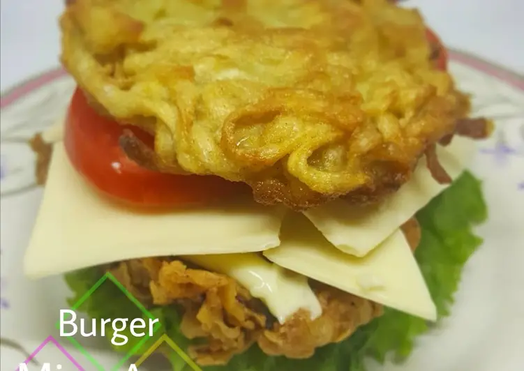Masakan Populer Burger Mie Ayam Crispy Ala Rumahan