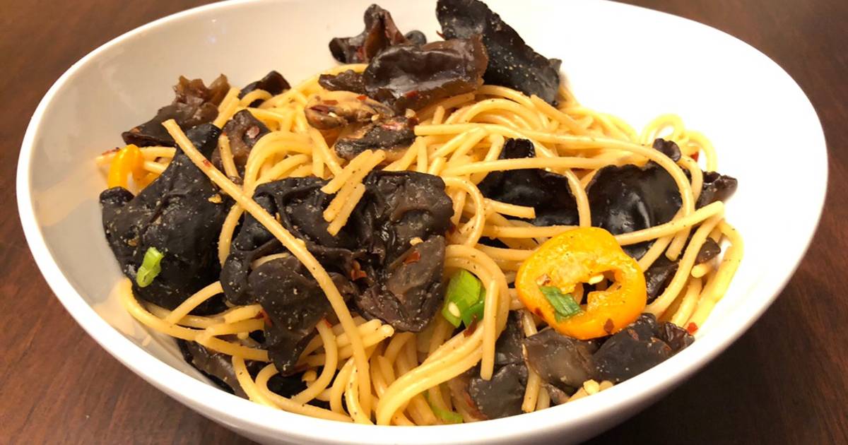 UnFried spaghetti with black fungus (ear mushrooms) Recipe by Nia