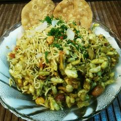 A picture of Kachori Bhel Puri.