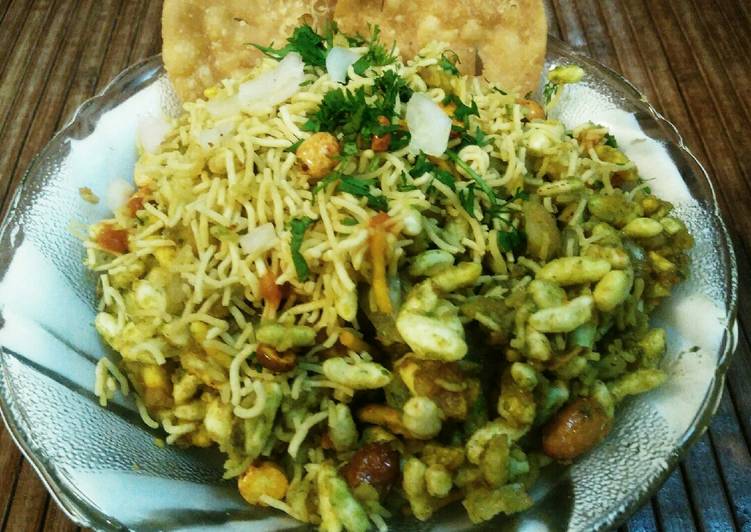 Recipe of Any-night-of-the-week Kachori Bhel Puri