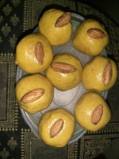बेसन लड्डू (Besan ke ladoo recipe in hindi) रेसिपी मुख्य फोटो