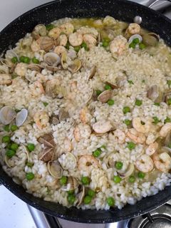 Una foto de Arroz con salsa verde