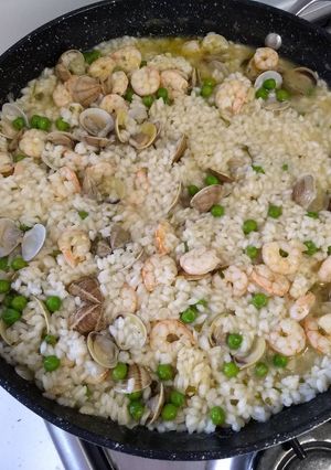 Una foto de Arroz con salsa verde