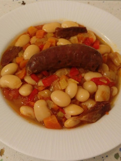 Una foto de Judión de la Granja con chorizos jabuguitos