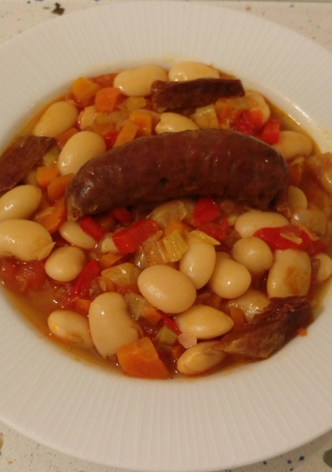 Una foto de Judión de la Granja con chorizos jabuguitos
