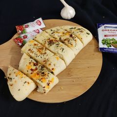 A picture of Cheese stuffed garlic bread (Domino's style).
