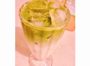 Hình của món Matcha Iced Latte.