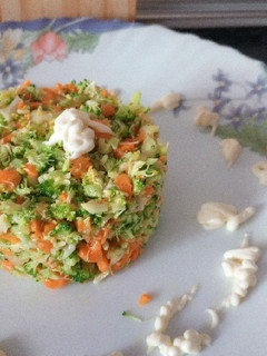 Una foto de Ensalada Brócoli en Monsieur Plus