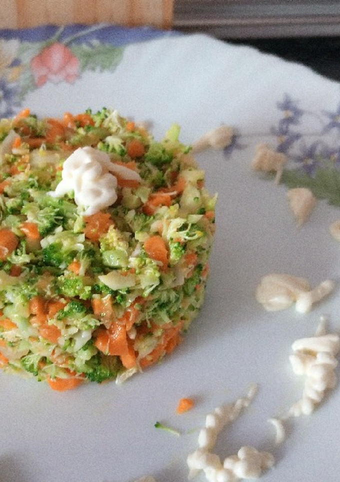 Una foto de Ensalada Brócoli en Monsieur Plus