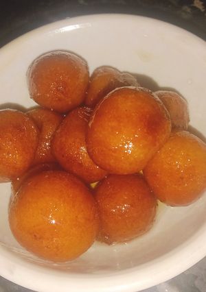 गुलाब जामुन (gulab jamun recipe in Hindi) रेसिपी मुख्य फोटो