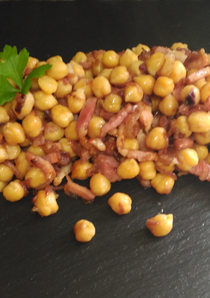 Una foto de Garbanzos con Bacon y Cebolla