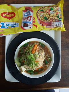 જાપાનીઝ રામેન મેગી નૂડલ્સ (Japanese Ramen Maggi Noodles Recipe In Gujarati) રેસીપી મુખ્ય ફોટો
